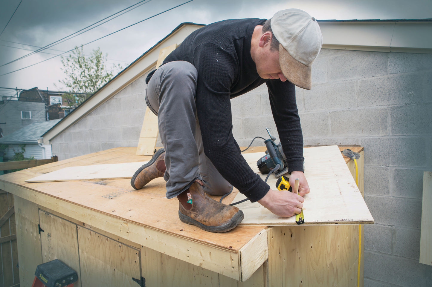 Blundstone CSA steel toed boot 164 in saddle brown worn on a person doing a job on a roof.